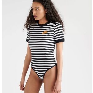 NWT Nike Woman sportswear bodysuit CD3611/100 black/white sizeMediun